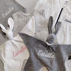 textiel met eigen naam laten personaliseren babyspullen